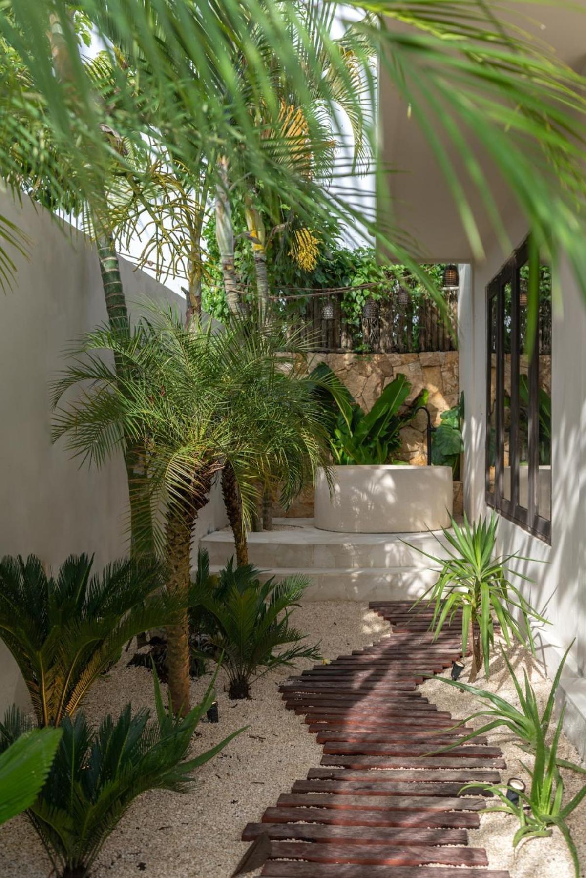 The Jungle - Luxurious & Tropical Concept - 3Br - Central Canggu Exterior photo