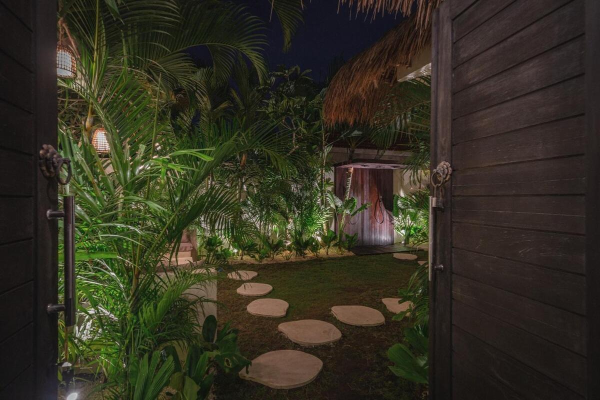 The Jungle - Luxurious & Tropical Concept - 3Br - Central Canggu Exterior photo
